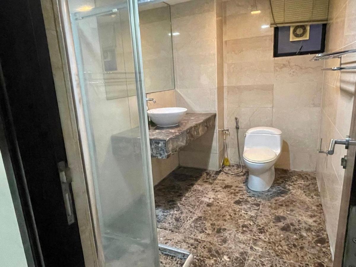 Penthouse Marina Court Vacation Home 4 Bedrooms Kota Kinabalu 14Pax ภายนอก รูปภาพ