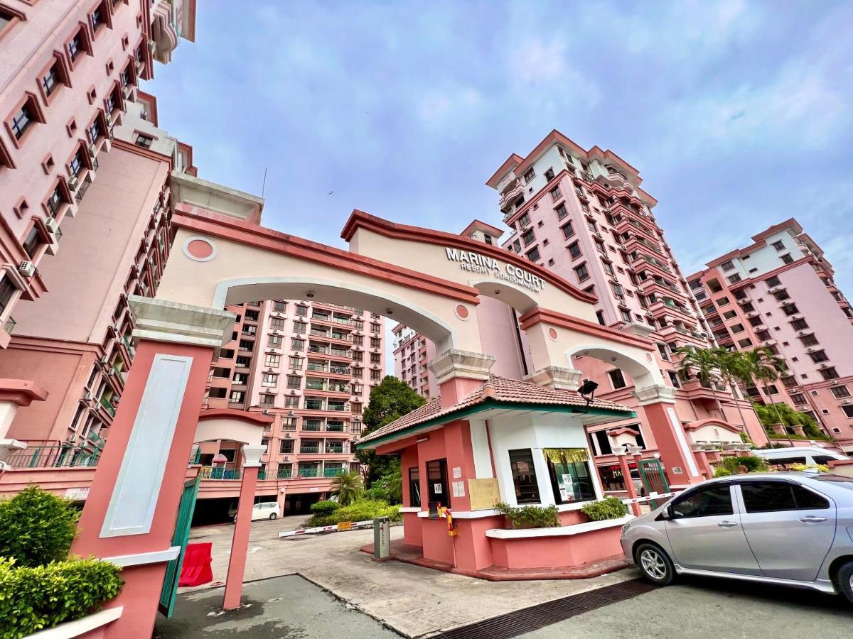 Penthouse Marina Court Vacation Home 4 Bedrooms Kota Kinabalu 14Pax ภายนอก รูปภาพ