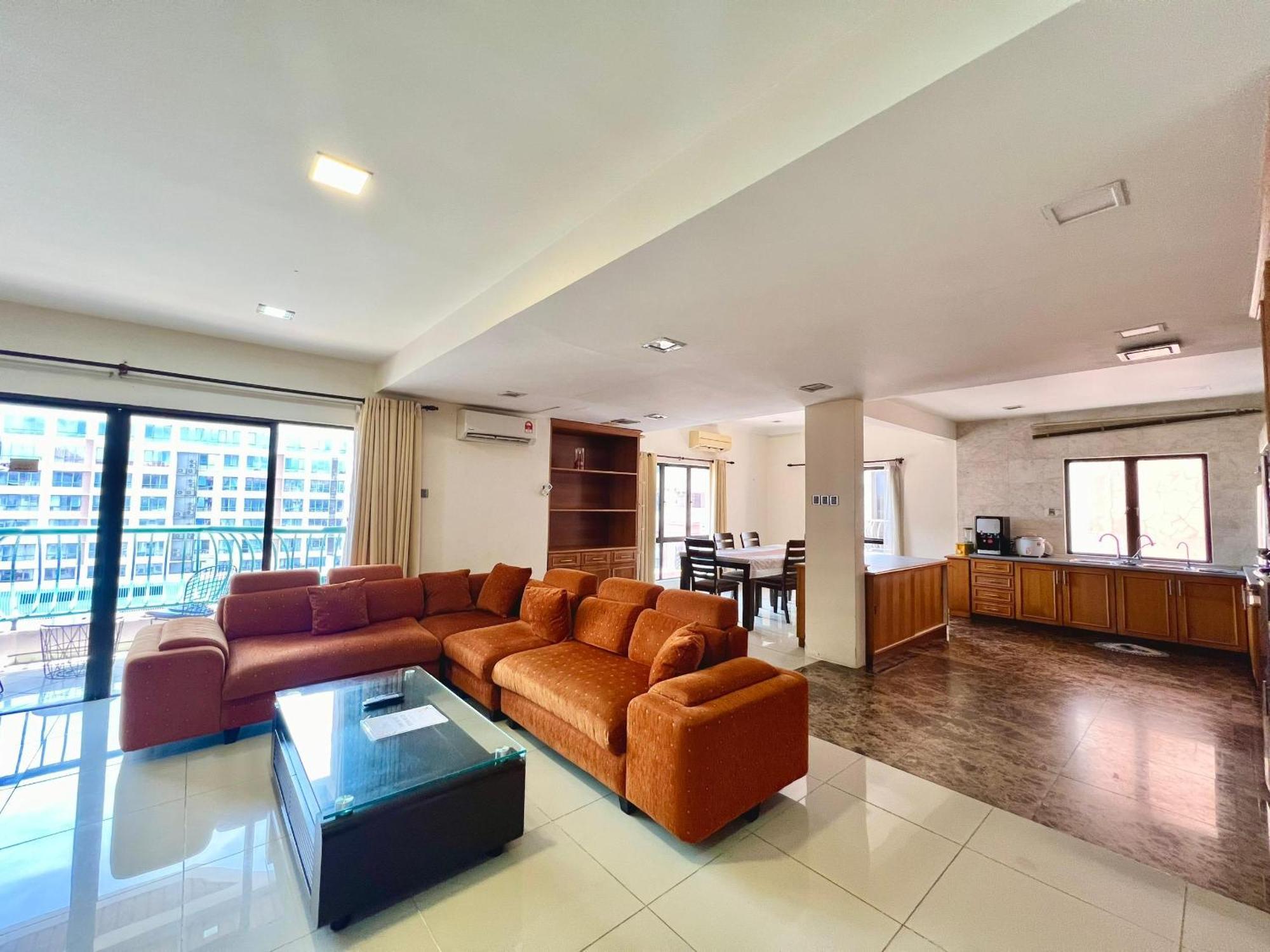 Penthouse Marina Court Vacation Home 4 Bedrooms Kota Kinabalu 14Pax ภายนอก รูปภาพ