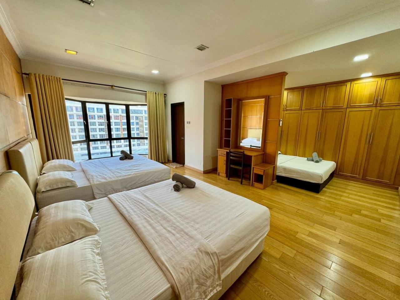 Penthouse Marina Court Vacation Home 4 Bedrooms Kota Kinabalu 14Pax ภายนอก รูปภาพ